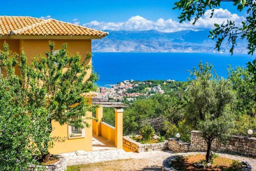 The Hillside Villas, Stunning Views & Private Pool Villa *
