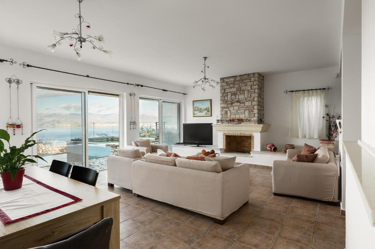 The Hillside Villas, Stunning Views & Private Pool Villa *