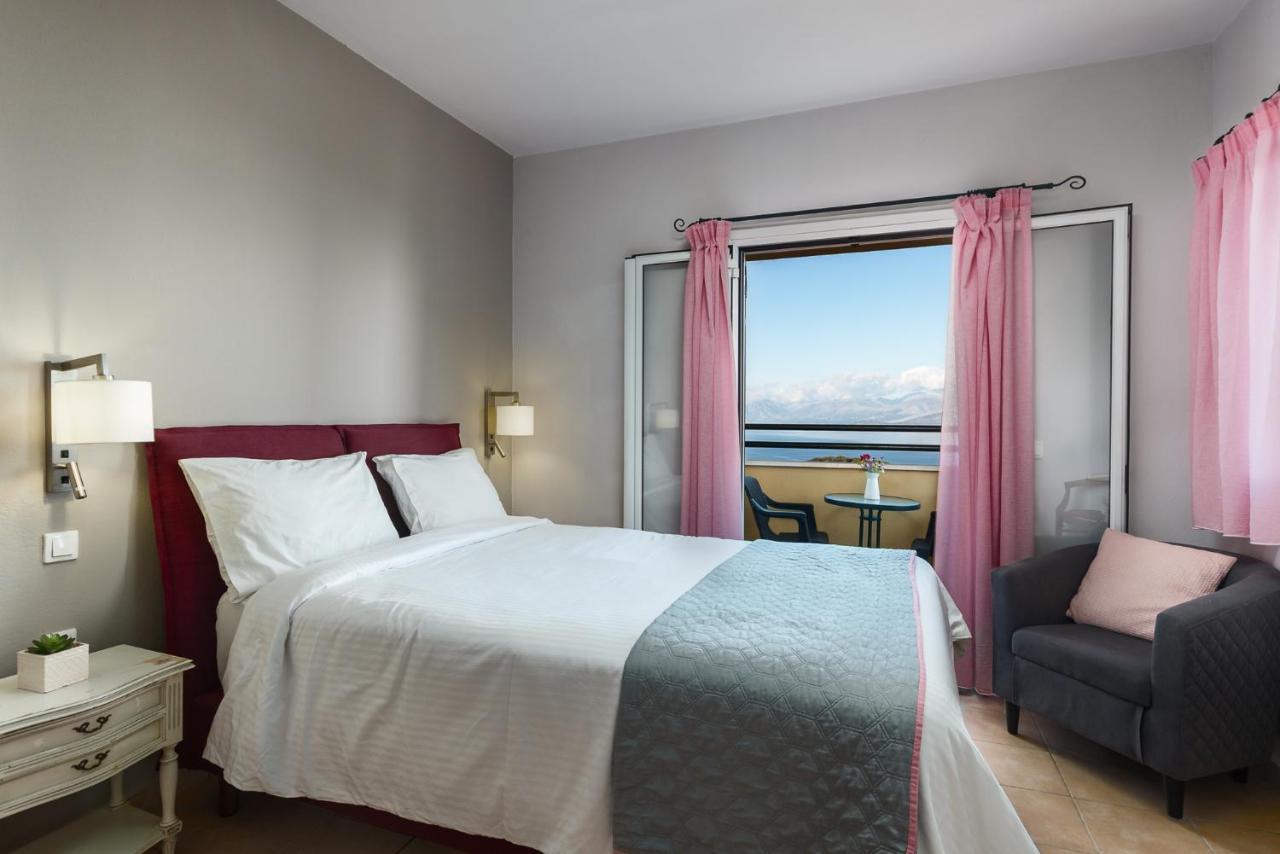 Villa The Hillside Villas, Stunning Views & Private Pool *